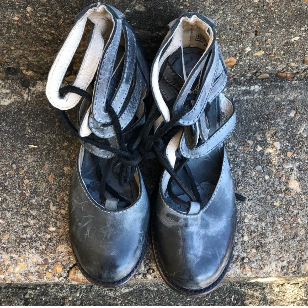 ISO ‼️ ISO ‼️ Freebird Gypsy black size 6 or 7 please ‼️